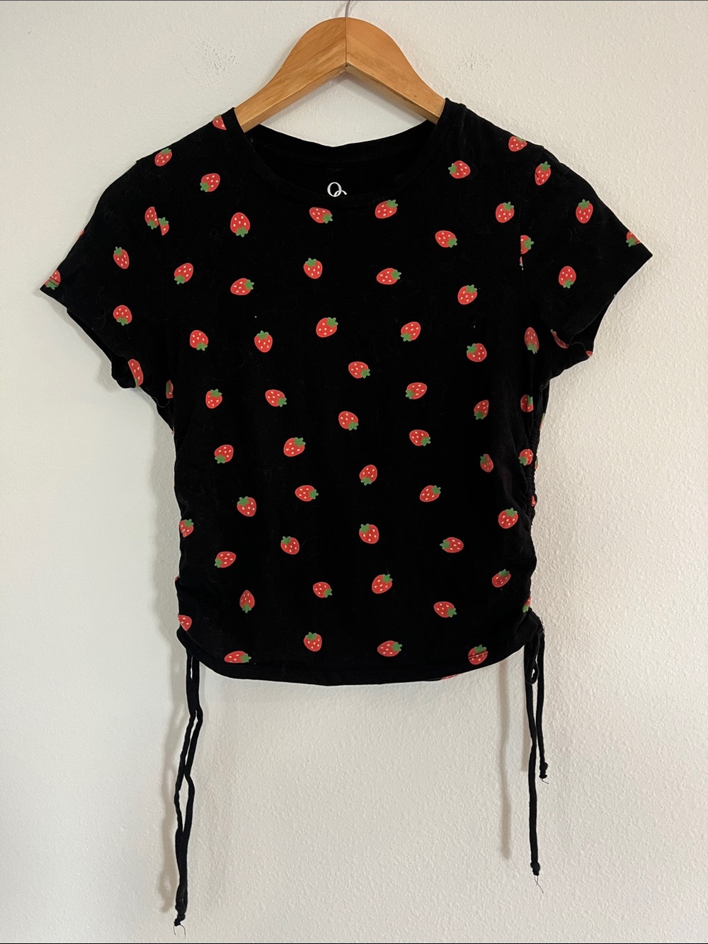 Boutique Black Strawberry Print Ruched Short Sleeve Top